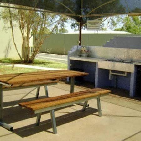 Alice Springs Airport Motel ภายนอก รูปภาพ